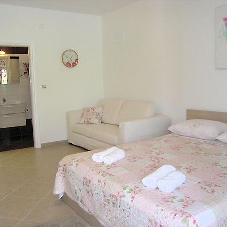 Apartments Iva Krk Town Exterior foto