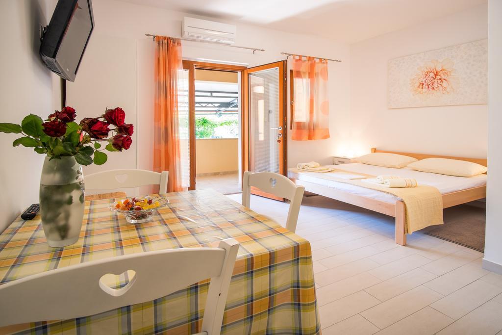 Apartments Iva Krk Town Exterior foto
